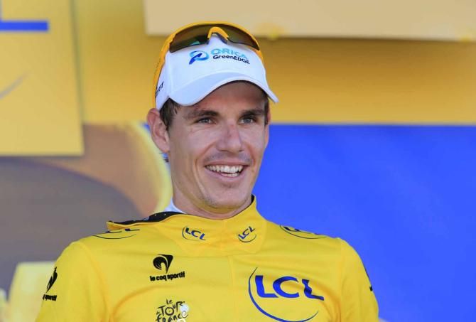 Daryl Impey (Orica-GreenEdge) in yellow.