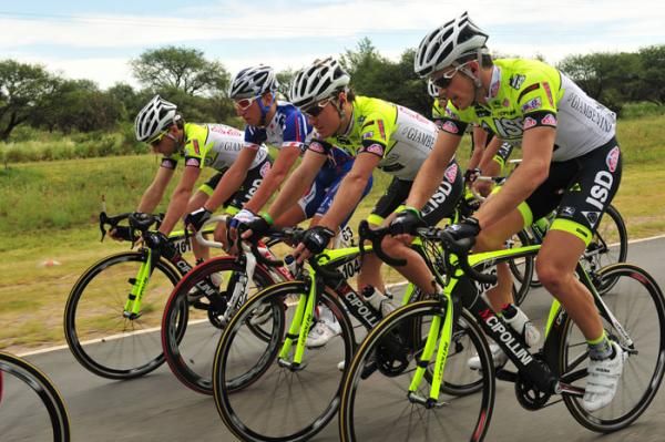 ISD-Neri line up in the peloton