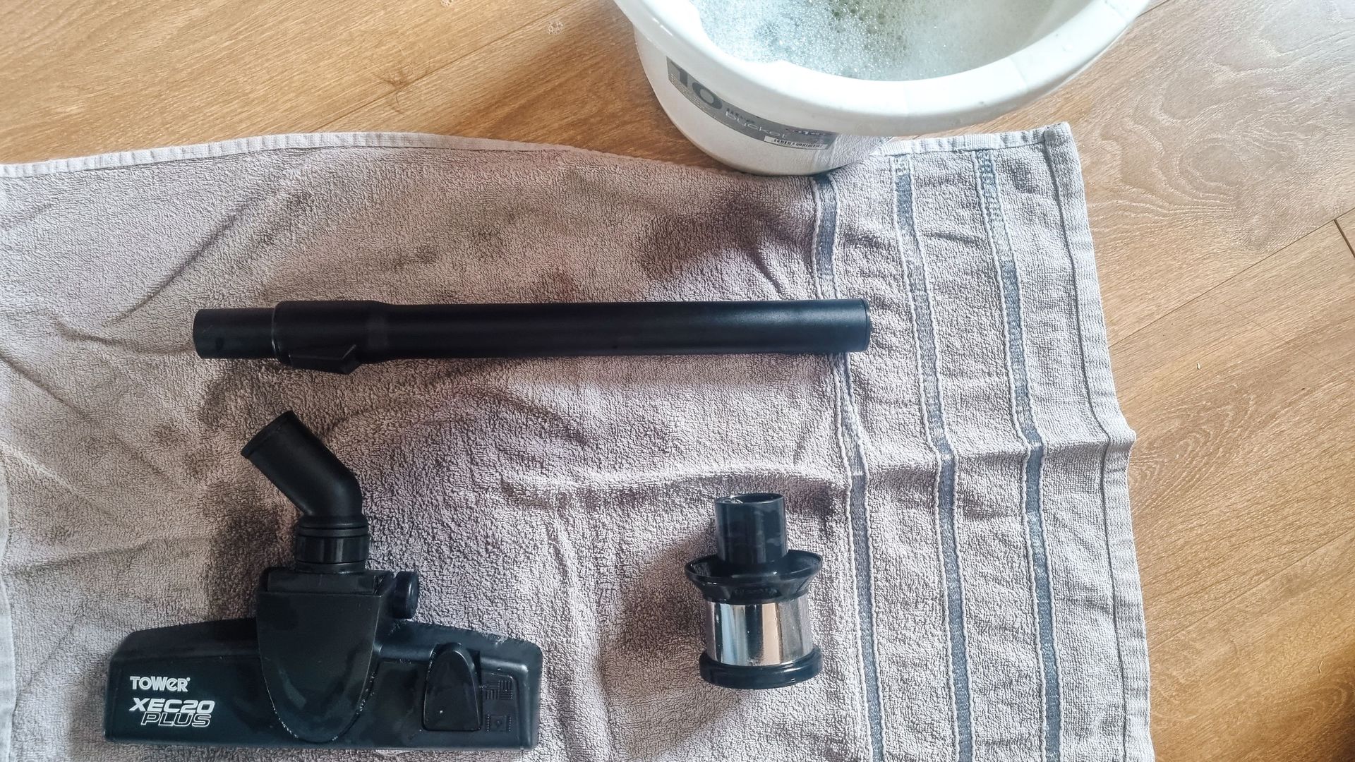 Vakum bagian-bagian di atas handuk