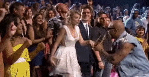 Taylor Swift dancing