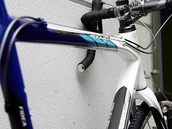 The top tube bears a similar profile to the old Noah but flipped over so that the flat surface is against the shoulder when portaging.