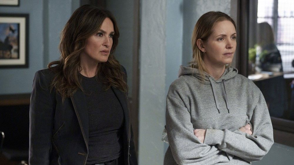 Mariska Hargitay as Captain Olivia Benson and Jordana Spiro as FBI Special Agent Shannah Sykes standing next to each other in Law &amp; Order: SVU season 25 episode 5