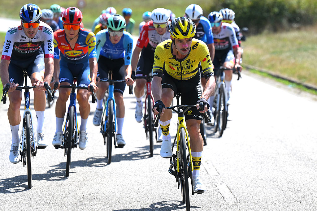 Victor Campenaerts among the break on stage 14