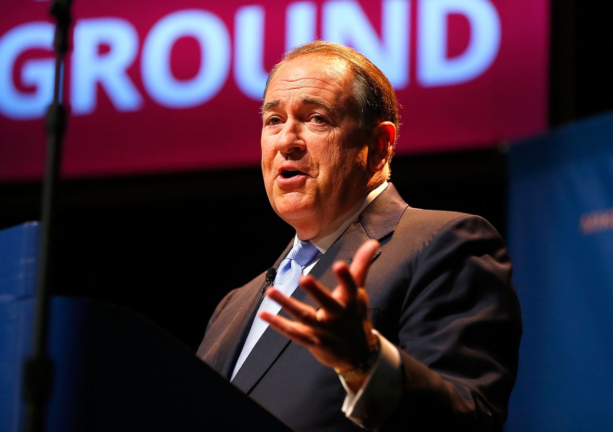 Mike Huckabee Stands By Josh Duggar, Reality Star Accused Of Molesting ...