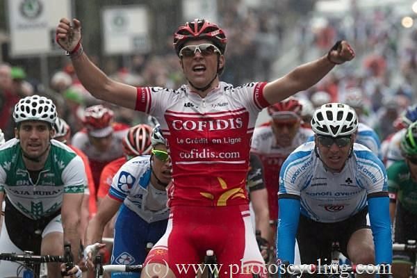 Tony Gallopin (Cofidis) sprints to the win in Saint-Melo