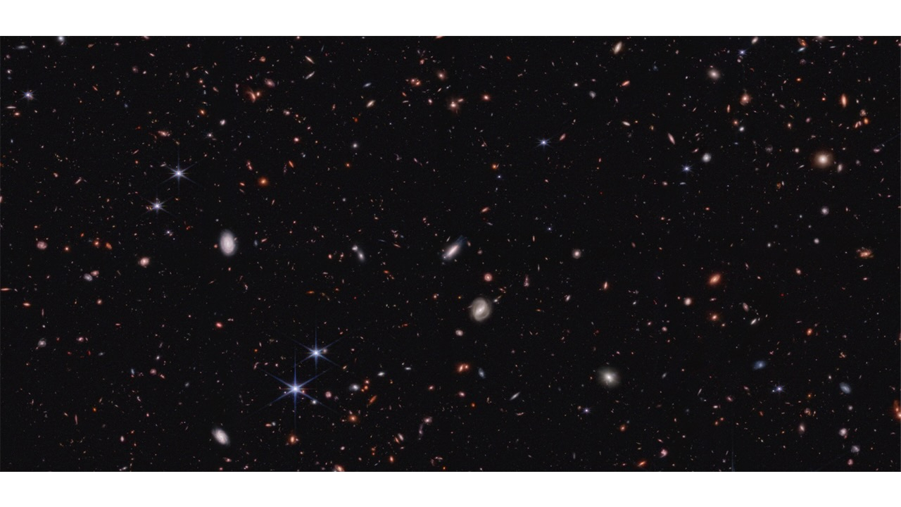  Early galaxies weren't mystifyingly massive after all, James Webb Space Telescope finds 