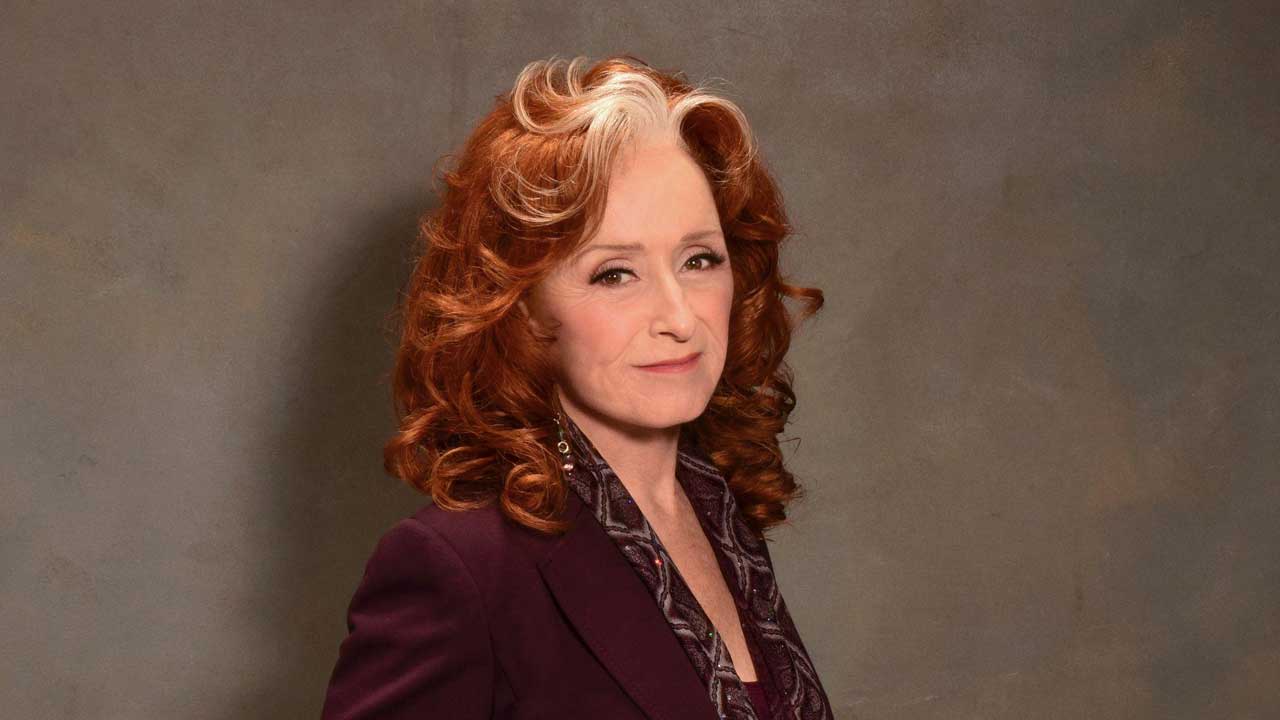 Bonnie Raitt studio shot