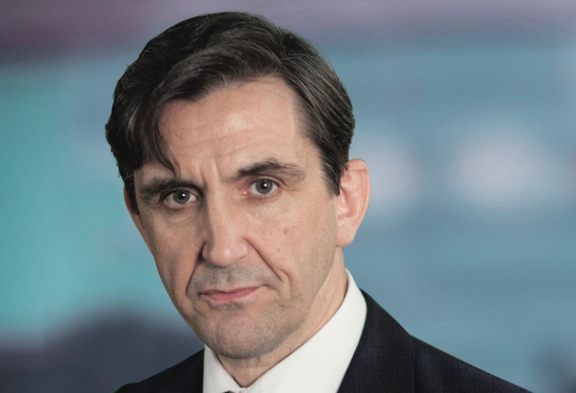 Stephen McGann as Dr Patrick Turner.