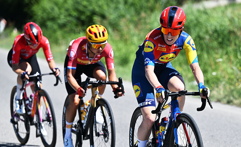 TERRE ROVERESCHE, ITALY - JULY 11: Anna Henderson of Great Britain and Team Lidl - Trek competes during the 36th Giro d'Italia Women 2025, Stage 6 a 145km stage from Bellaria-Igea Marina to Terre Roveresche (Orciano di Pesaro) / #UCIWWT / on July 11, 2025 in Terre Roveresche, Italy. (Photo by Luc Claessen/Getty Images)