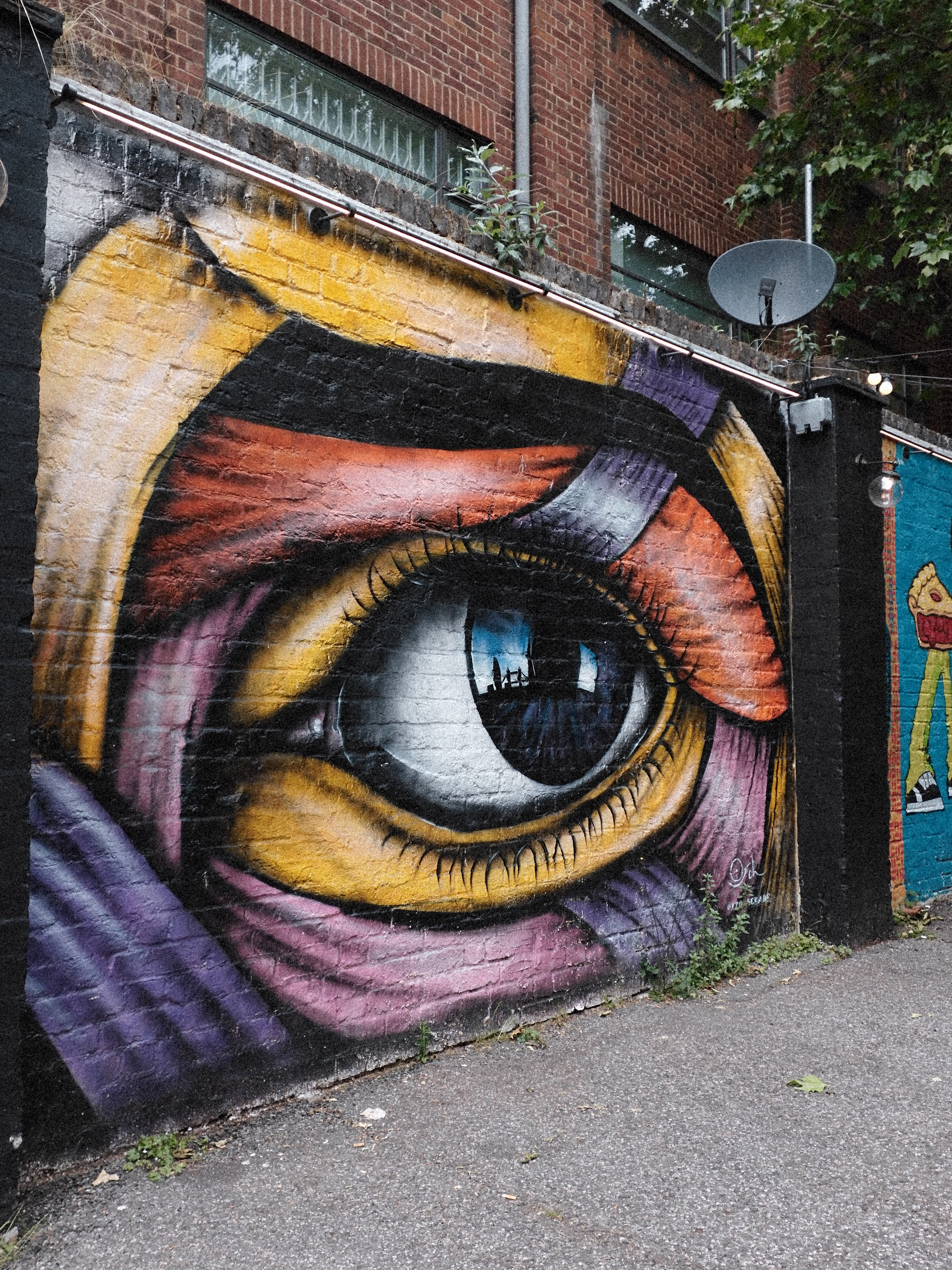 Graffiti of an eye on a brick wall