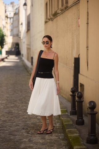 tank top minimalis seperti yang terlihat di Paris Fashion Week