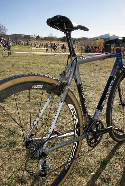 The aluminum rear end is stiff and responsive.