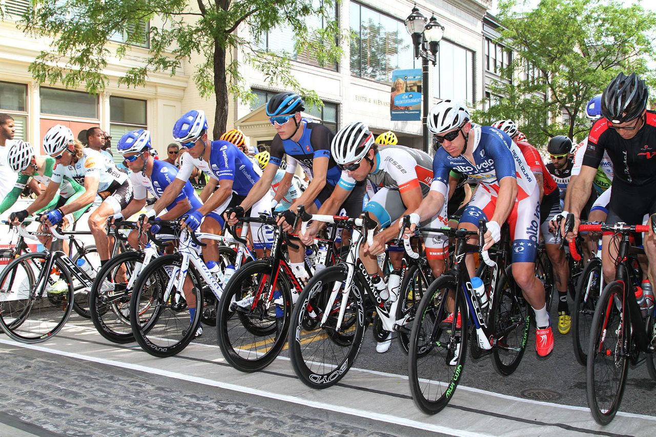 The Mens field take off.