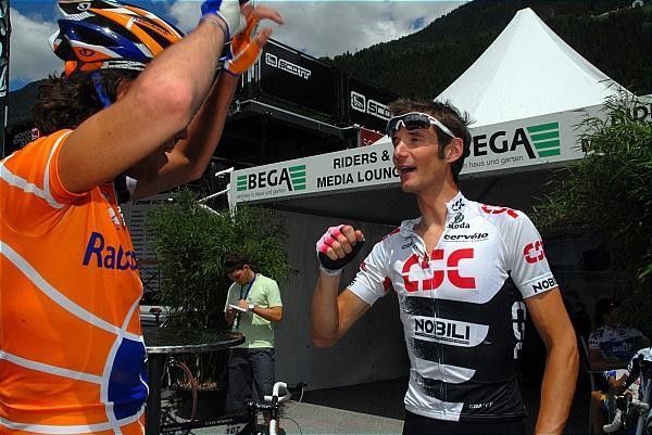 Fr&auml;nk Schleck (Team CSC) the morning after his serious-looking crash talks to Thomas Dekker (Rabobank).