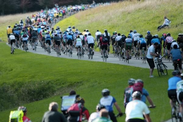 More than 1,000 people joined Lance Armstrong for a ride in Dublin, Ireland's Phoenix Park on Tuesday evening.