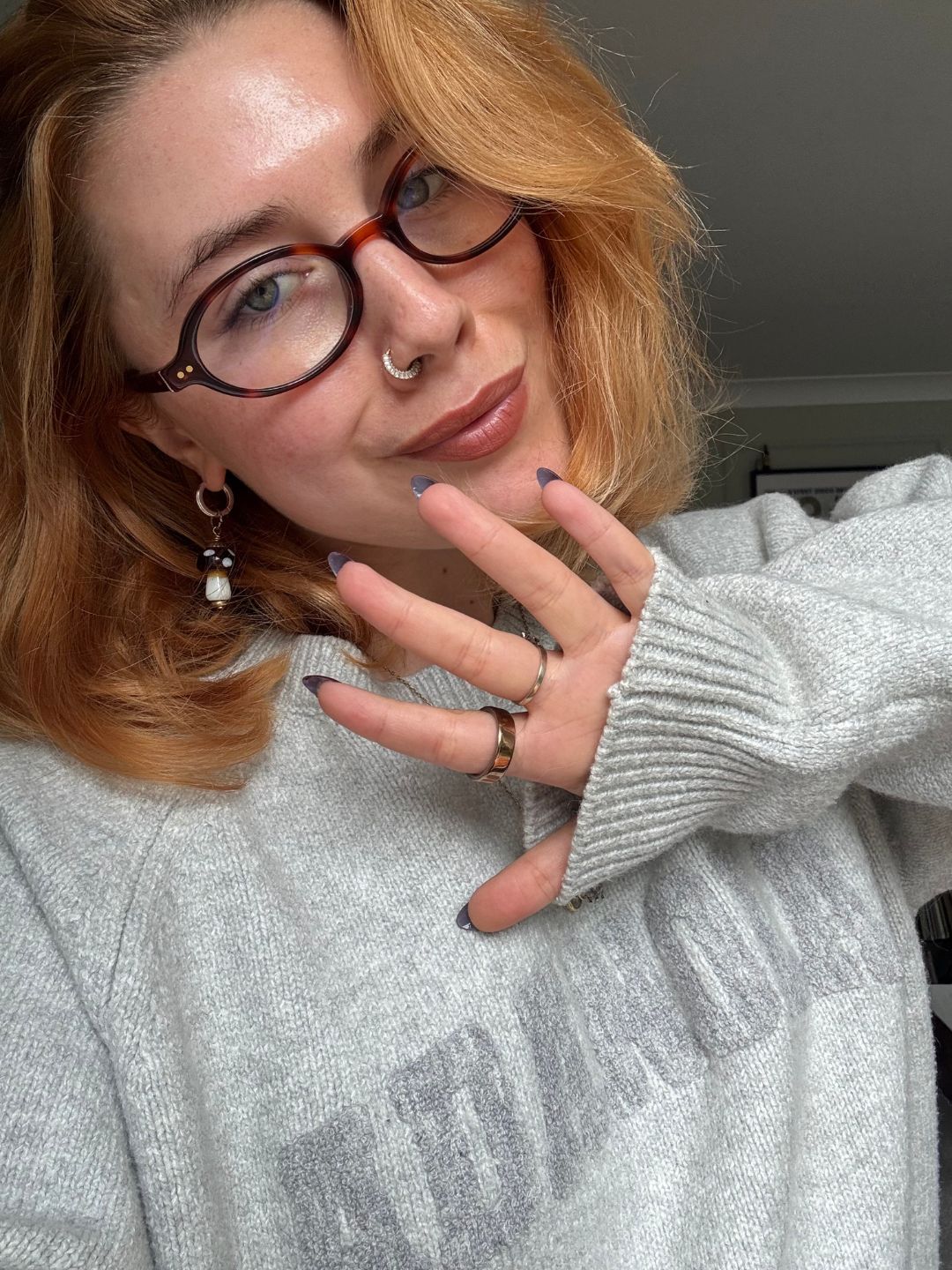 Health Writer Ellie-Mae Hammond trying the five finger breathing technique