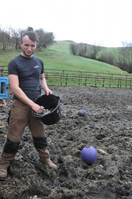Simon assesses the sorry state of the turnout area