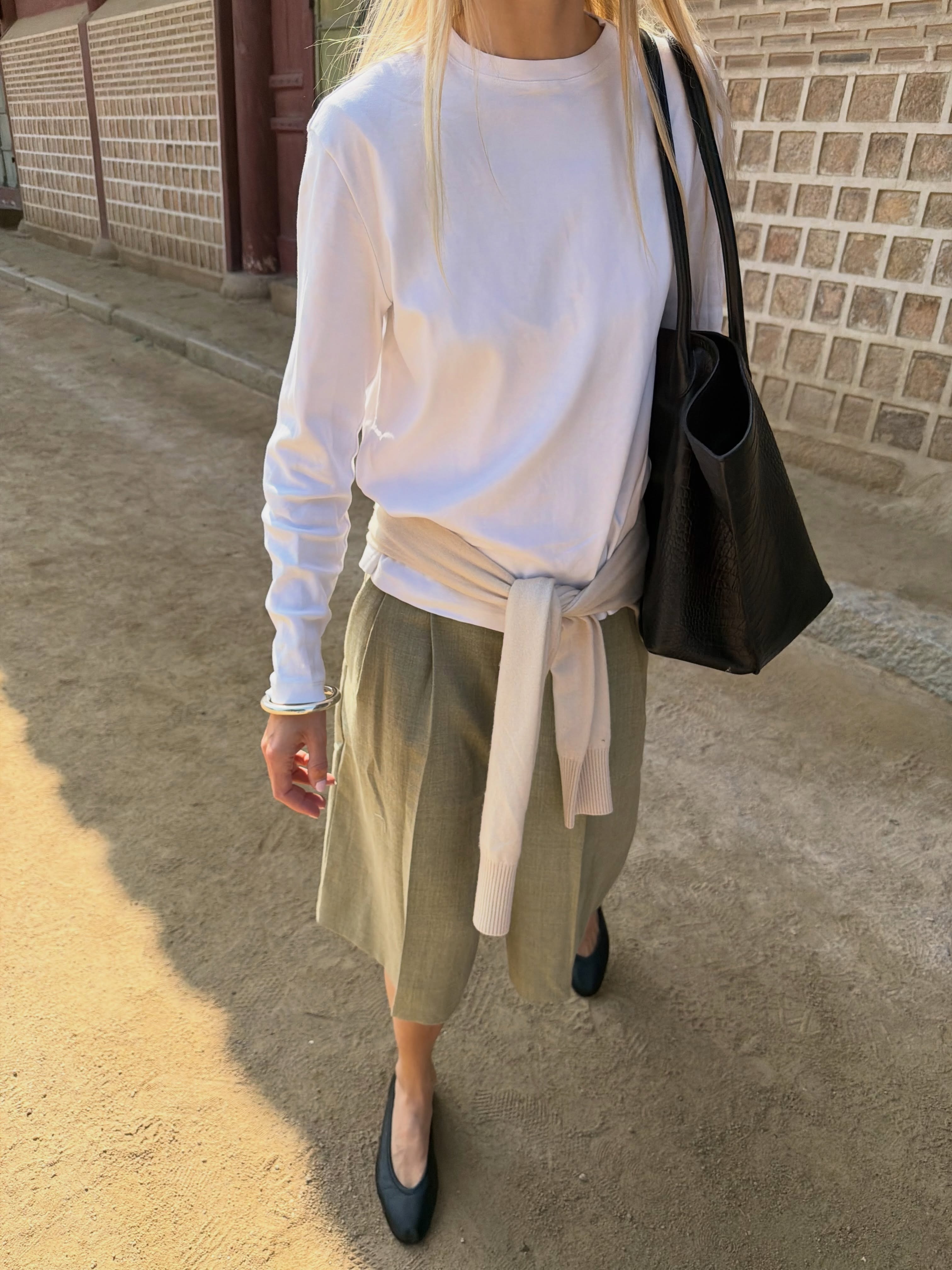 how to wear a white long-sleeve tee
