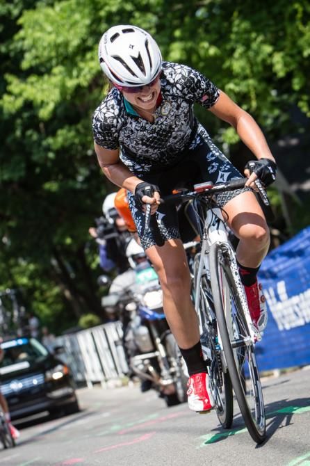 Evelyn Stephens (Speacialized-Lululemon) fights her way up the climb