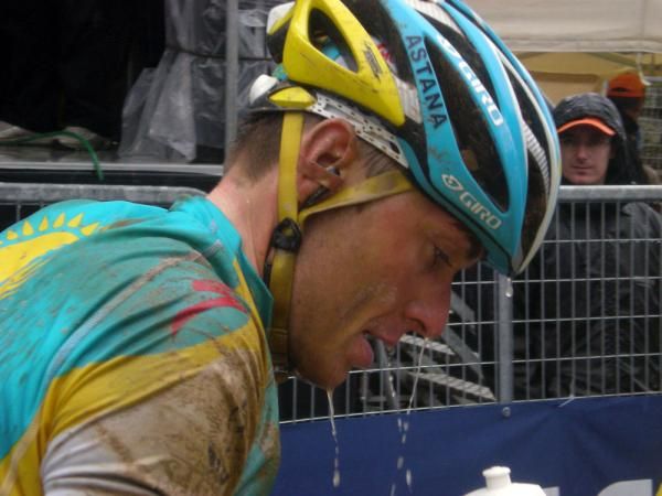 Andriy Grivko (Astana) washes some of the mud away after the stage