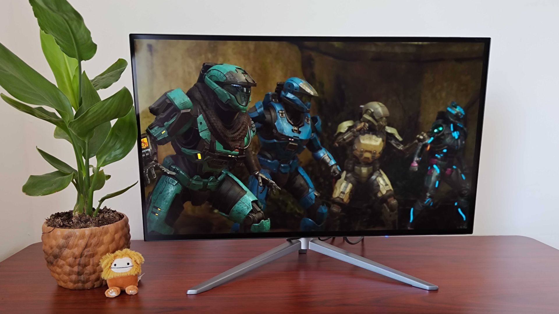 KTC G27P6 with Halo Infinite multiplayer intro of four player Spartans on screen