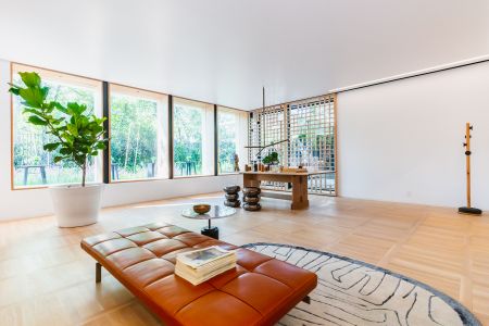 Neutral living room with a low leather bench