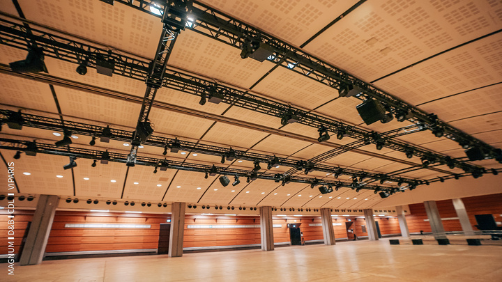 Inside the Les Salles du Carrousel.