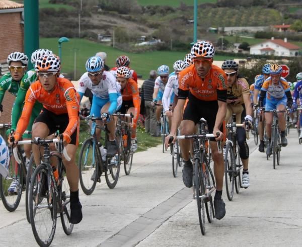 Egoi Martinez (Euskaltel-Euskadi) leads the peloton