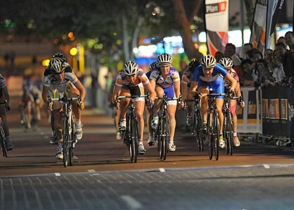 Dutch rider Ellen Van Duij take the women's victory.