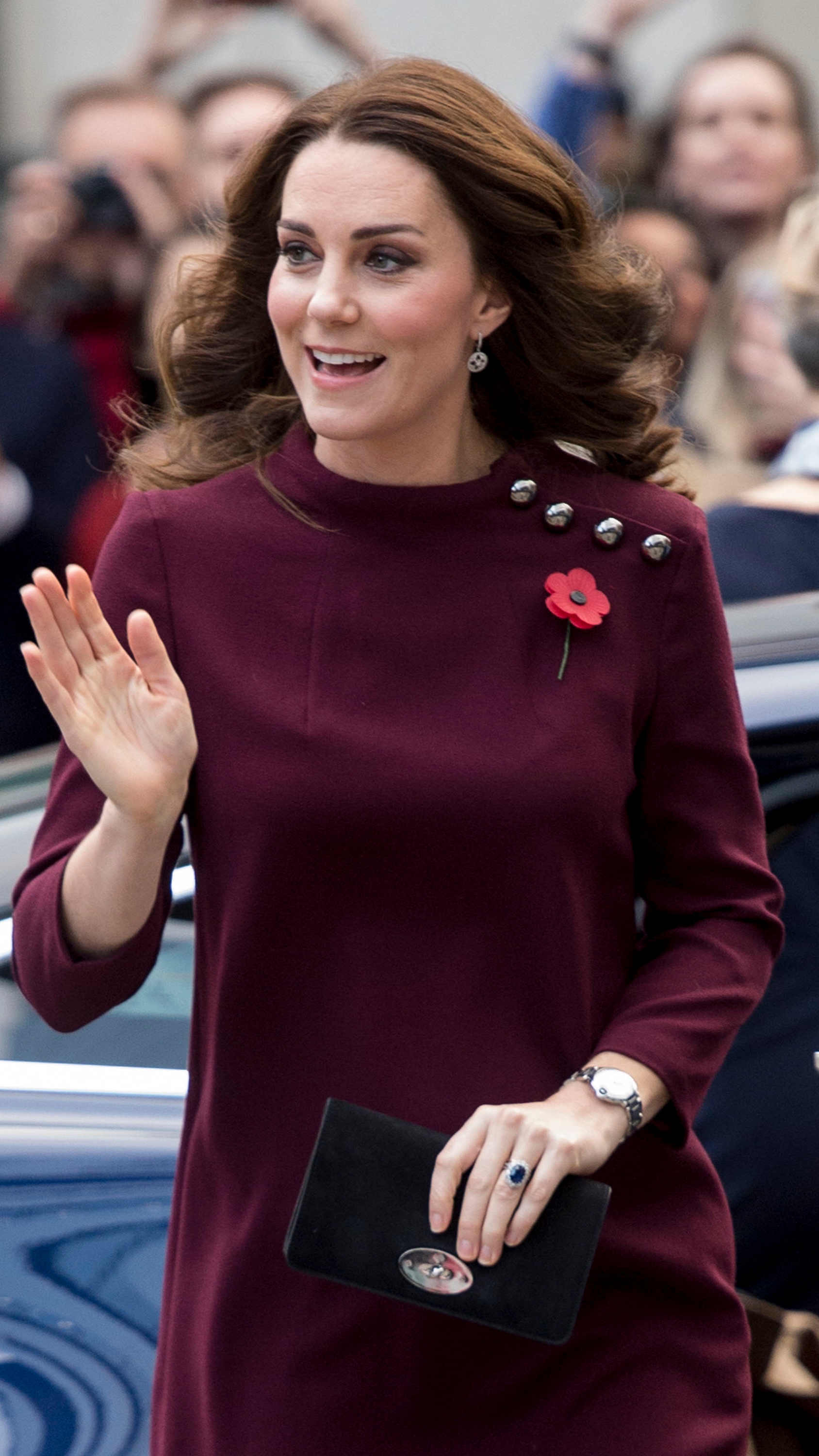 Kate Middleton mává během každoročního Place2Be School Leaders Forum na UBS London 8. listopadu 2017