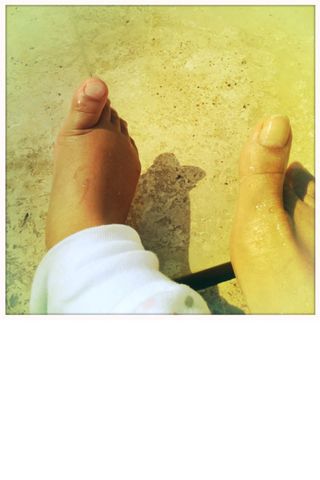 Blue Ivy And Beyonce Compare Toes