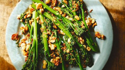 broccoli and cashew stir fry