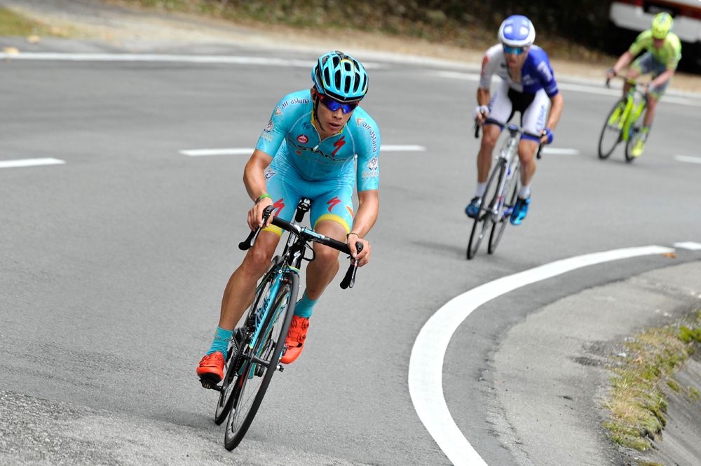 Miguel Angel Lopez (Astana) on the attack