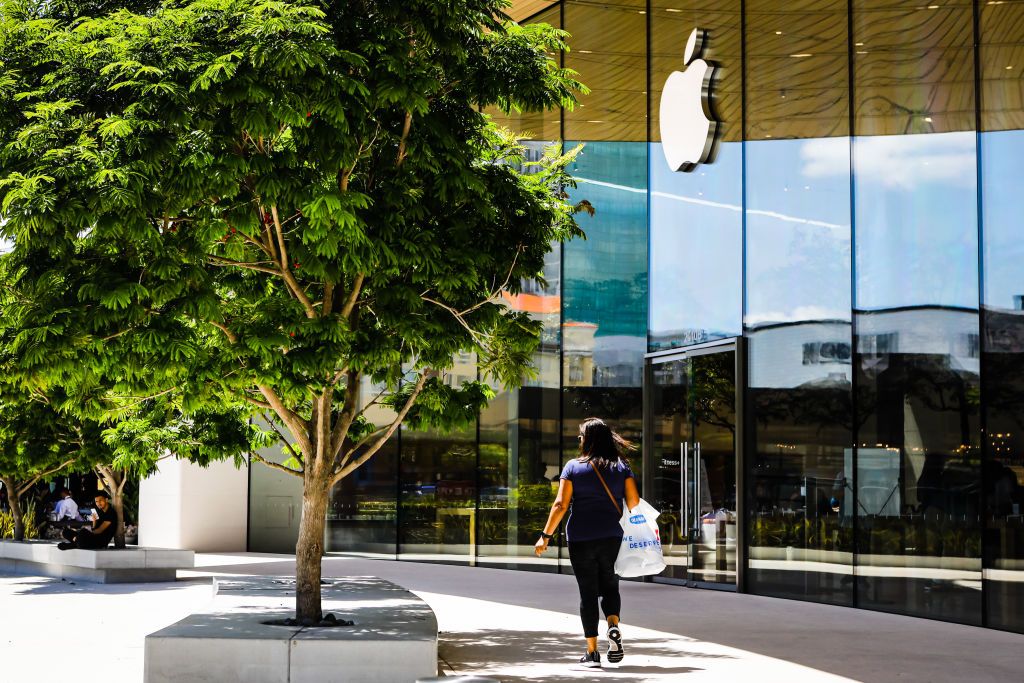 Apple Store.