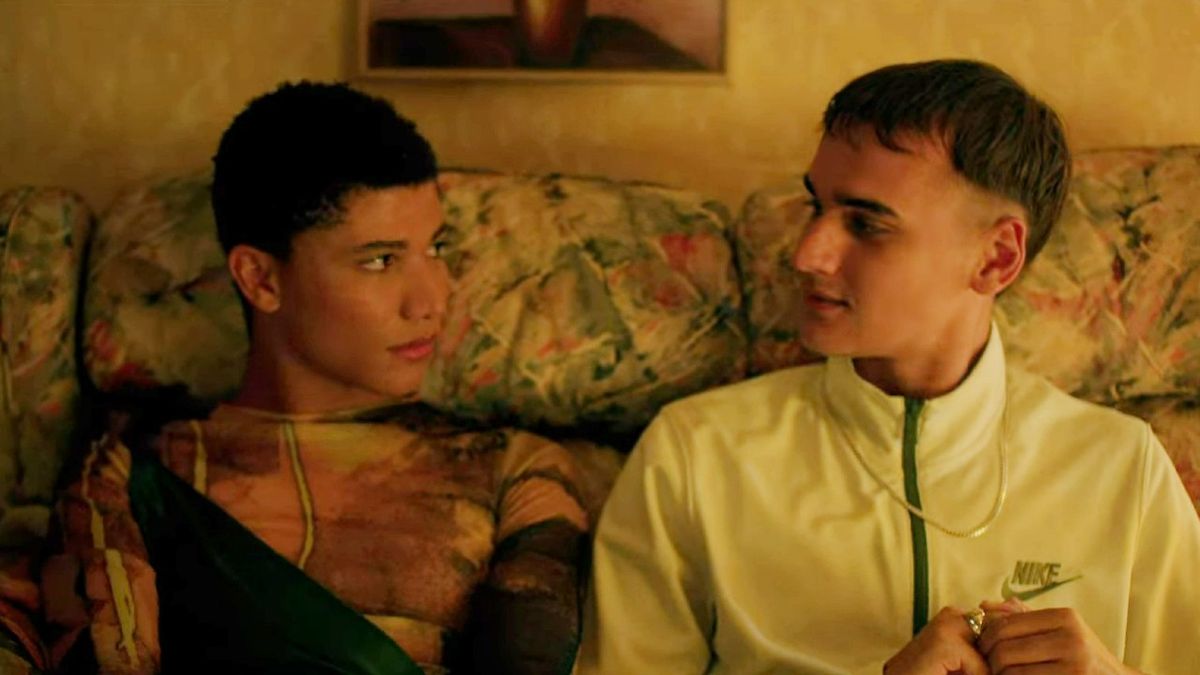 Why Cash and Darren's Queer Love Story On Heartbreak High Is So ...