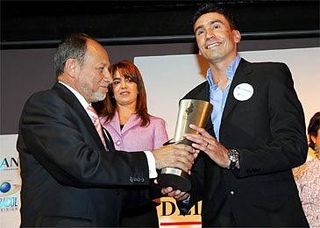 Mauricio Soler (Barloworld) gets the award