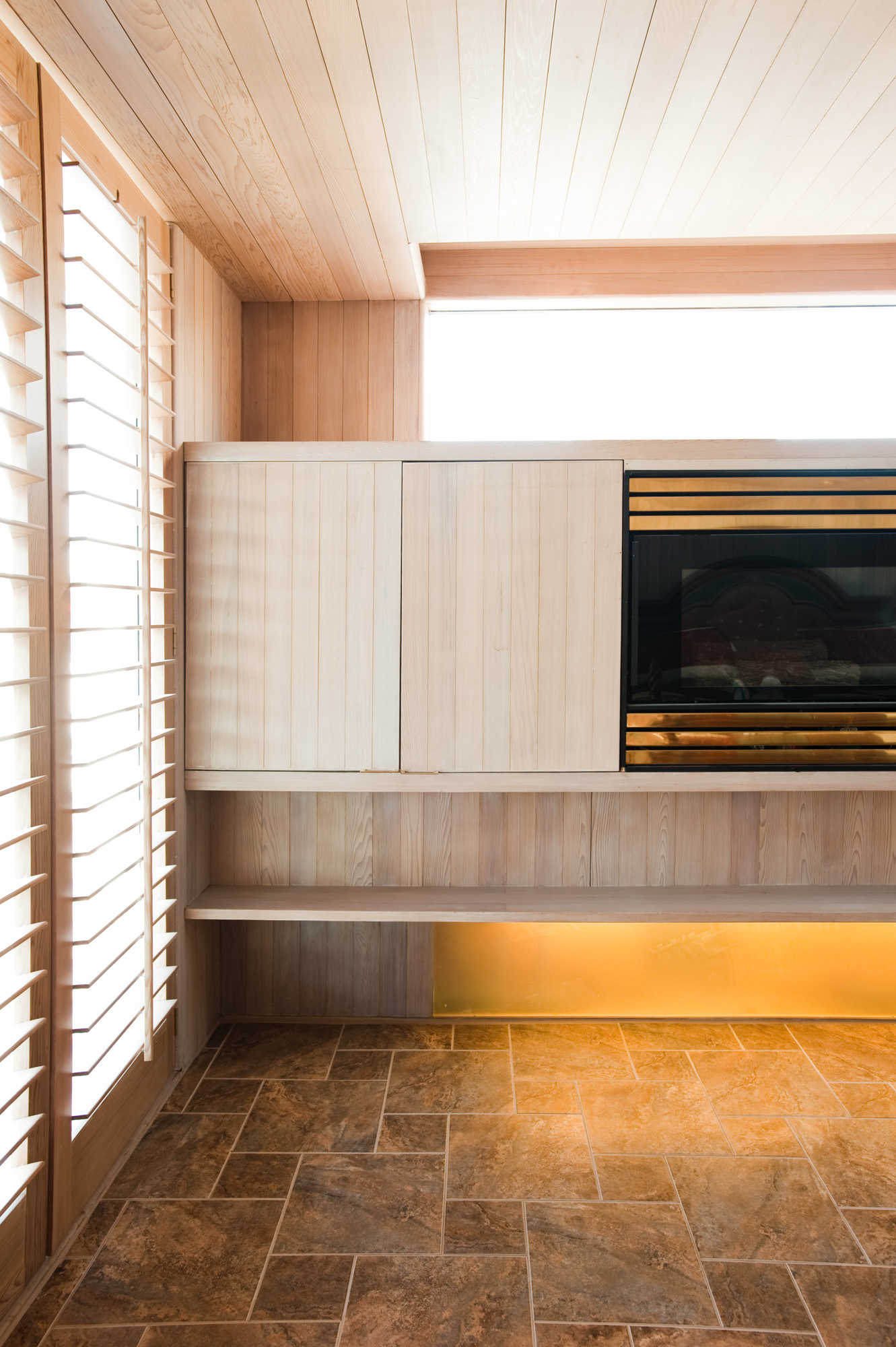 timber home in the woods by canadian architect Daniel Evan White