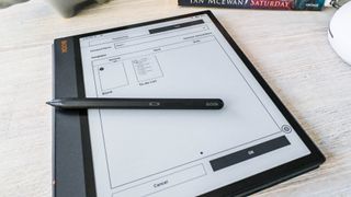 The Boox Pen Plus placed on the Onyx Boox Note Air 3