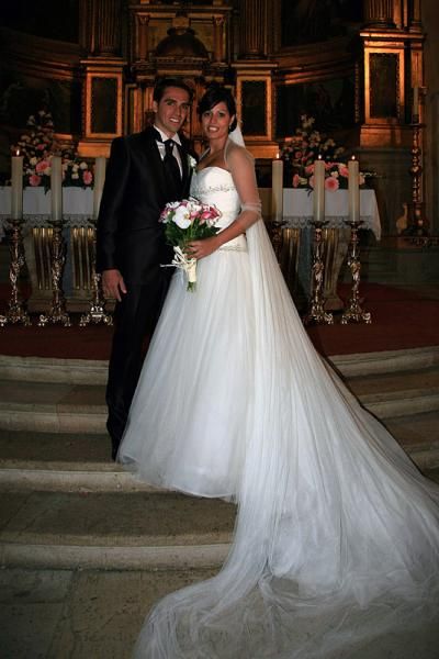 Alberto Contador married long-time girlfriend Macarena Pescador in his hometown of Pinto on Saturday.