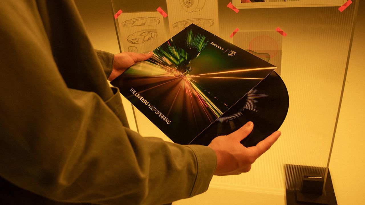 Technics SL-1200M7B turntable collaboration with Lamborghini