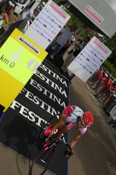 Fan Li Shen (Giant Pro Cycling) sets off against the clock.