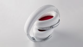 Premium over-ear wireless headphones: T+A Solitaire T