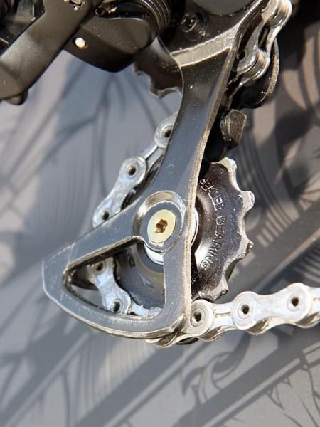 Fabian Cancellara (Leopard Trek) has been using Shimano's Yumeya hop-up bits for some time now. Apparently he's a fan of gold.