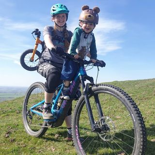 Family cycling: enjoy a bike ride with your kids