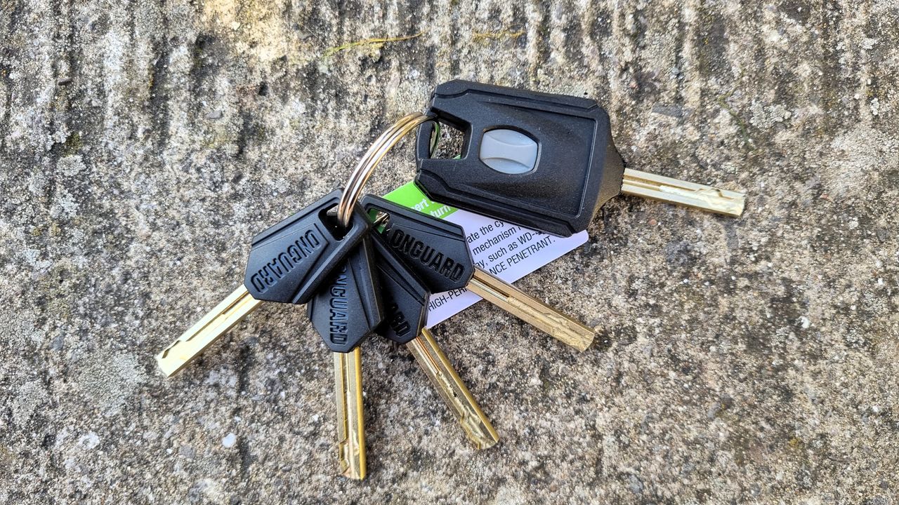 Onguard 8003 Pitbull keys on a concrete surface