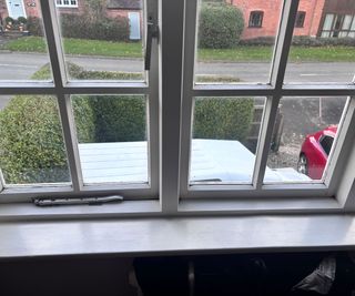 wooden single glazed window with no condensation