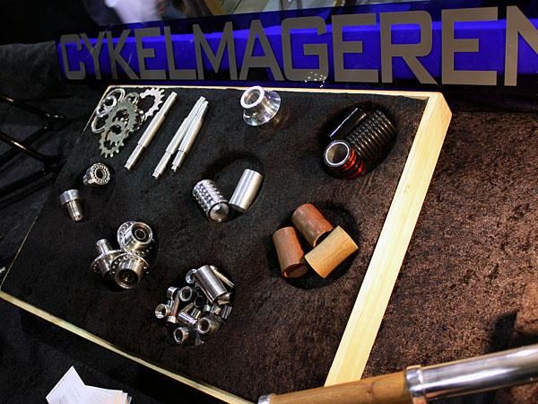 Cykelmagaren's mix-and-match hub kit lets users configure the hub shell design, flange drilling, and axle spacing.