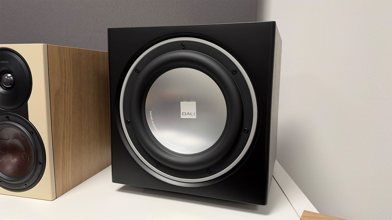 Dali Sonik 5 5.1 home cinema speaker package