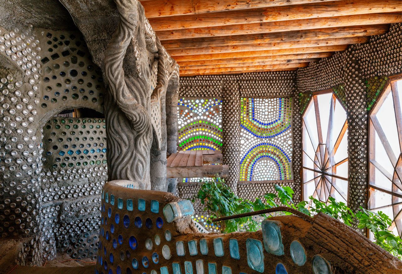 How to build an Earthship: The trials and tribulations of going off the ... - Vintage Off Grid Earthship Building