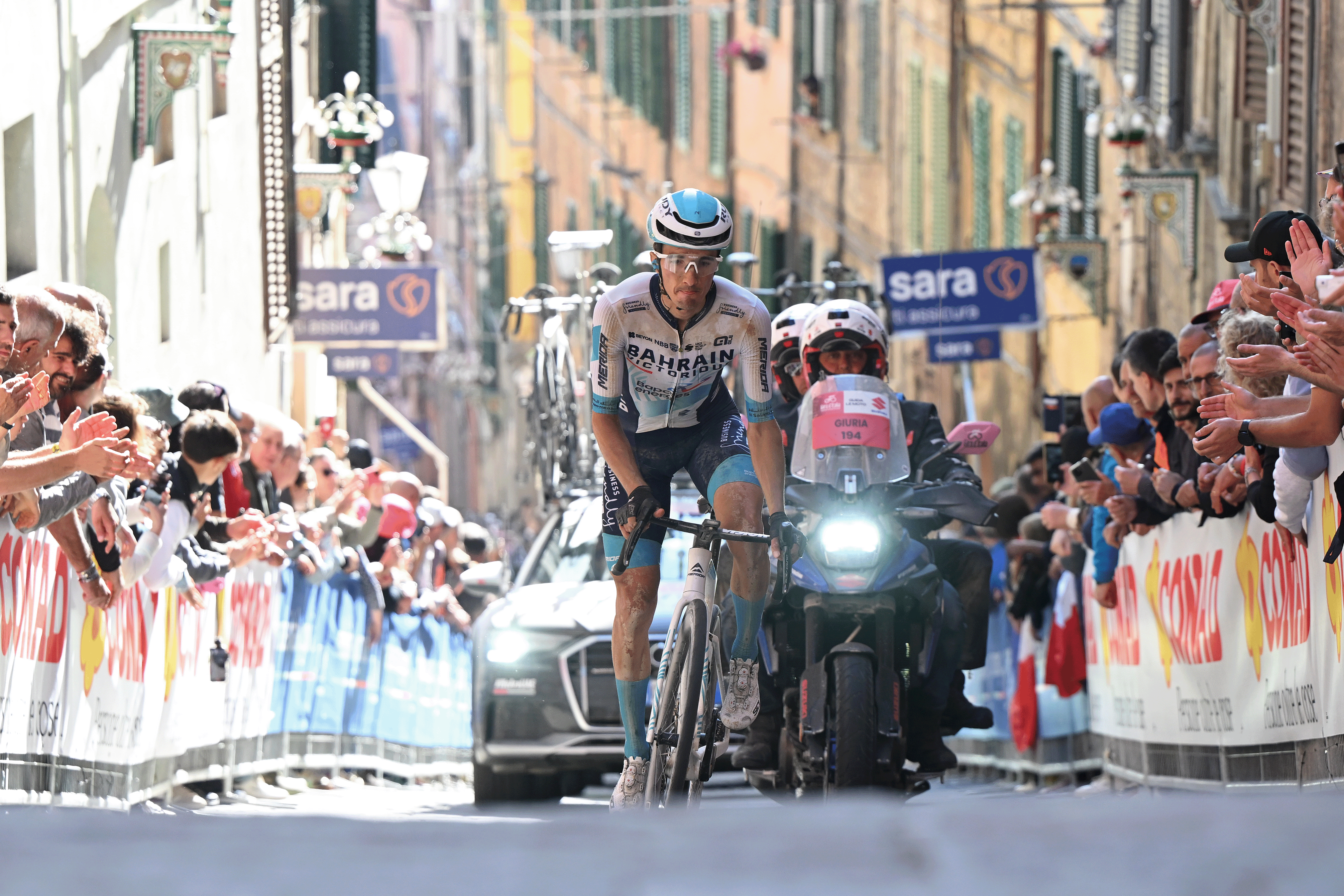 SIENA, ITALY - MAY 18: Pello Bilbao of Spain and Team Bahrain - Victorious competes during the 108th Giro d'Italia 2025, Stage 9 a 181km stage from Gubbio to Siena / #UCIWT / on May 18, 2025 in Siena, Italy. (Photo by Dario Belingheri/Getty Images)
